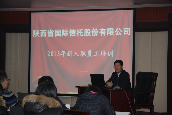 黨委書記、董事長薛季民為新員工授課