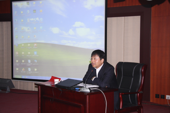 黨委副書記、副總裁姚衛(wèi)東為新員工授課