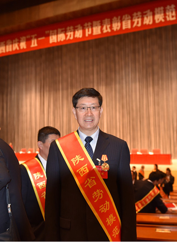 董事長勞模_副本.jpg