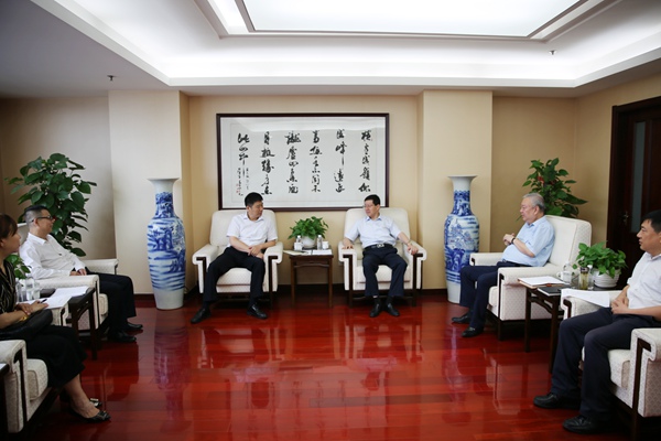 董事長_小.jpg